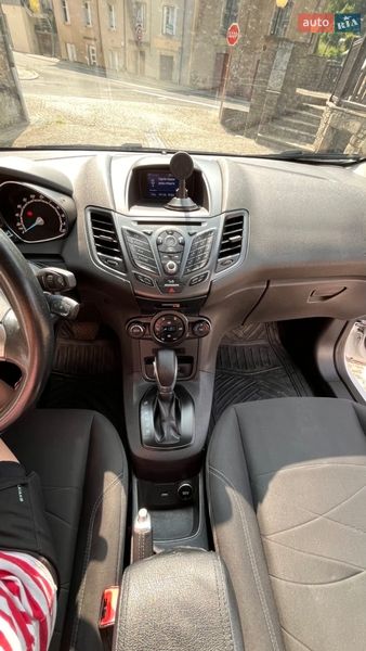 Хетчбек Ford Fiesta 2016 в Києві