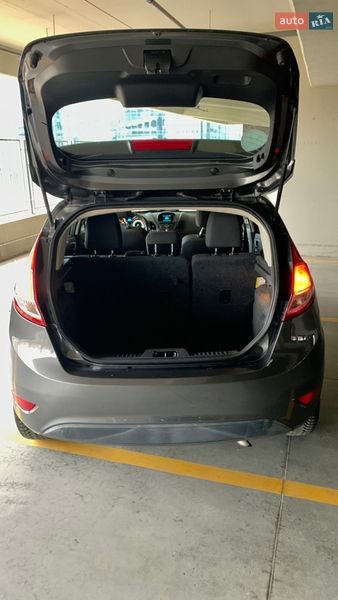 Хетчбек Ford Fiesta 2016 в Києві