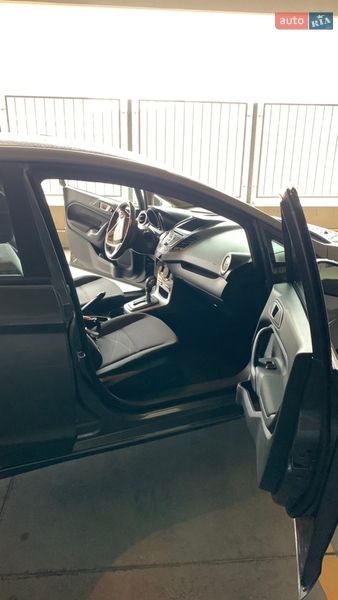 Хетчбек Ford Fiesta 2016 в Києві