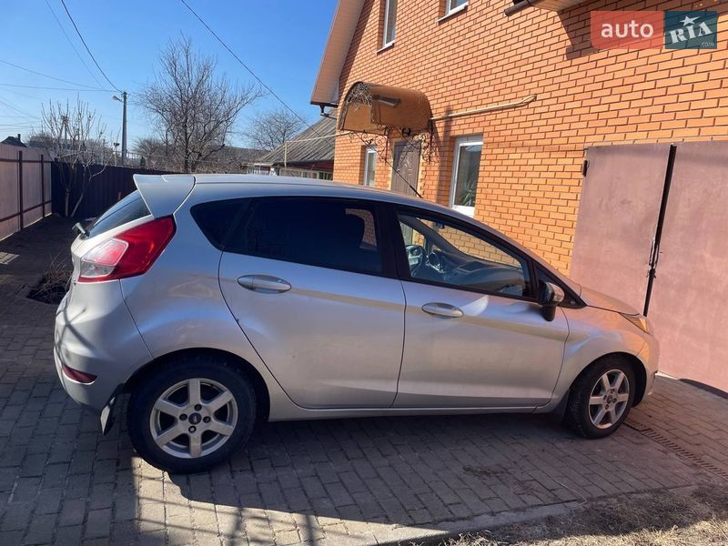 Хэтчбек Ford Fiesta 2013 в Киеве