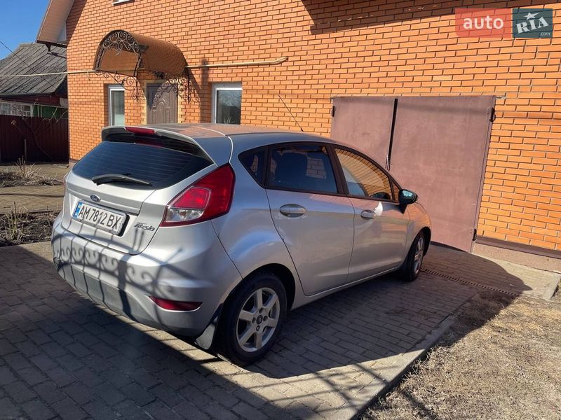 Хэтчбек Ford Fiesta 2013 в Киеве