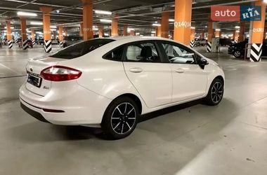 Седан Ford Fiesta 2016 в Киеве