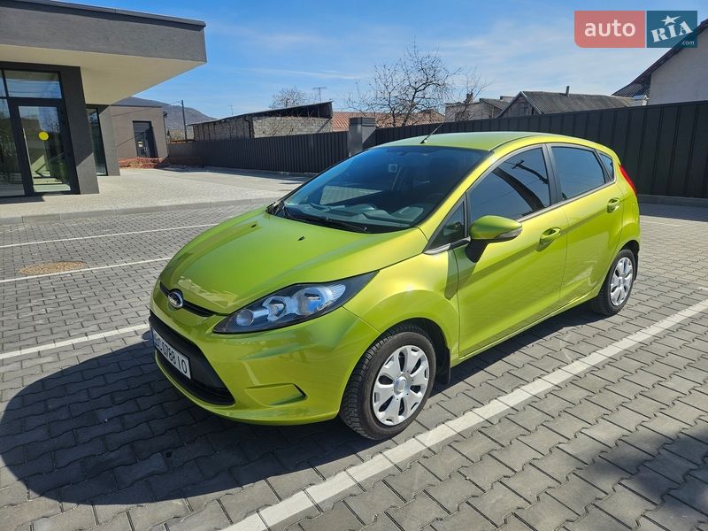 Хетчбек Ford Fiesta 2011 в Виноградові
