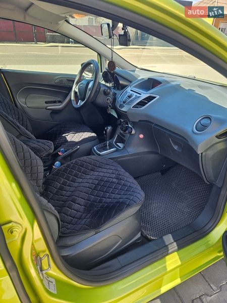 Хетчбек Ford Fiesta 2011 в Виноградові