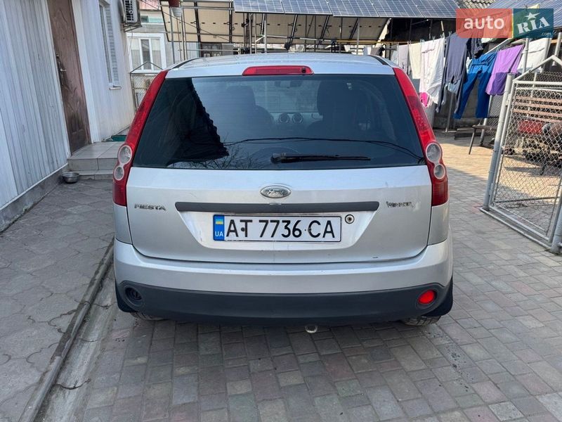Хэтчбек Ford Fiesta 2006 в Бурштыне