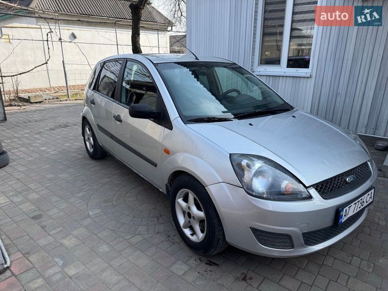 Хэтчбек Ford Fiesta 2006 в Бурштыне