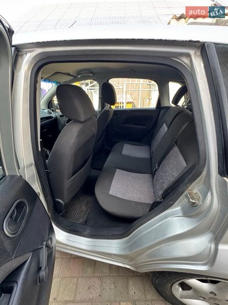 Хэтчбек Ford Fiesta 2006 в Бурштыне