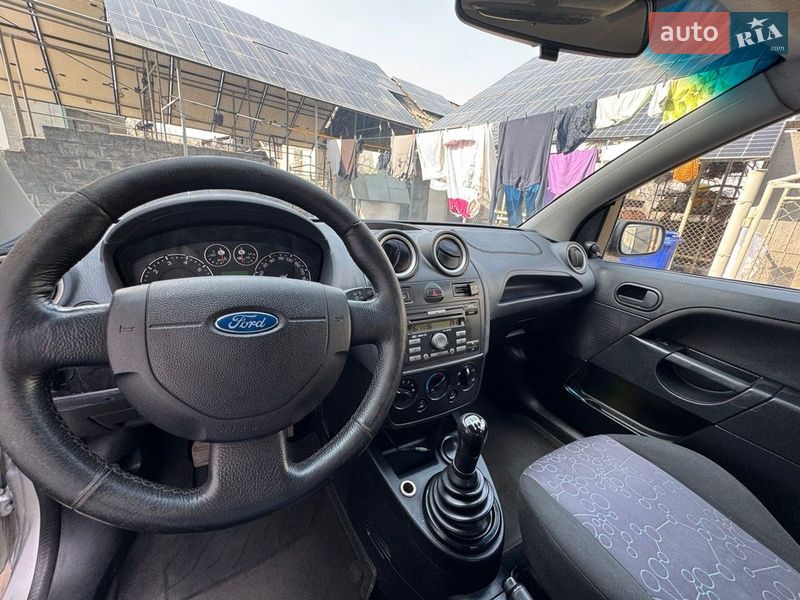 Хэтчбек Ford Fiesta 2006 в Бурштыне