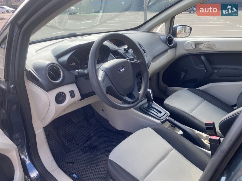 Седан Ford Fiesta 2010 в Киеве