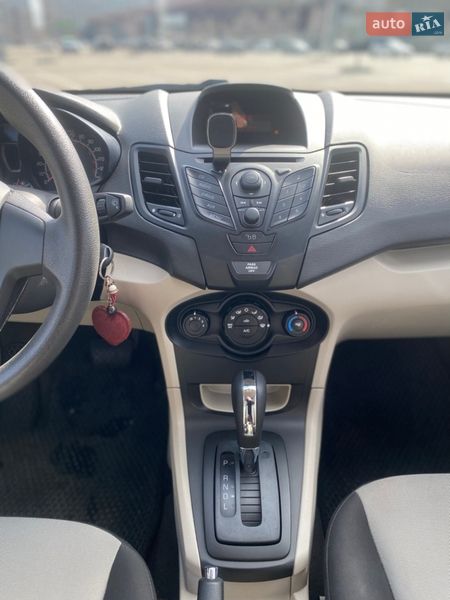 Седан Ford Fiesta 2010 в Киеве