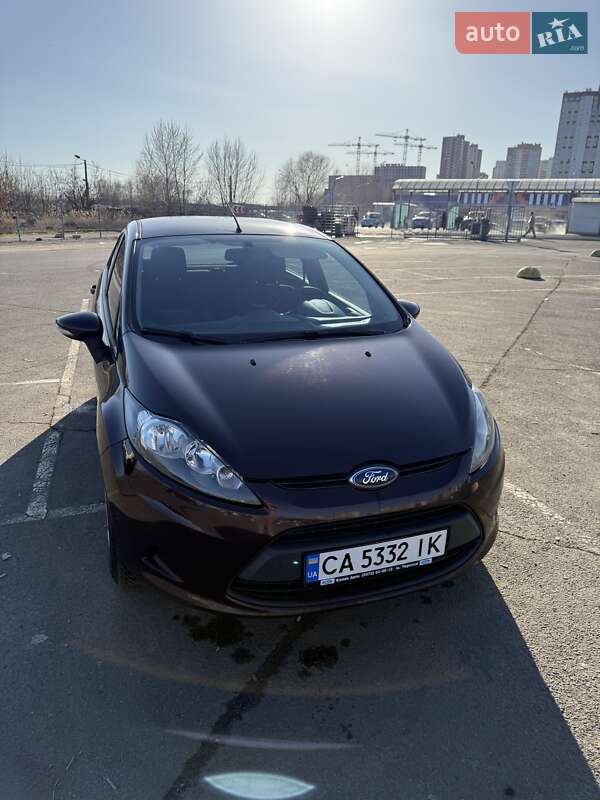 Хэтчбек Ford Fiesta 2010 в Киеве
