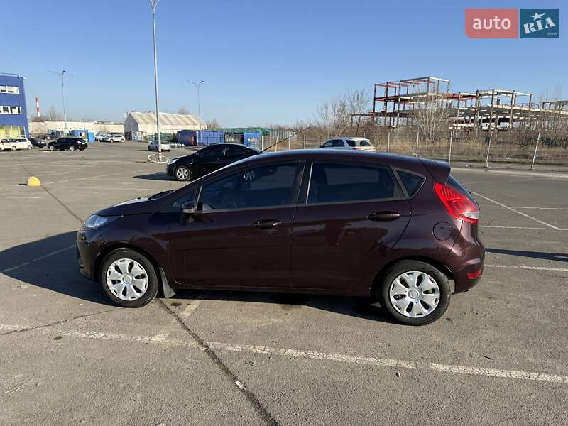 Хэтчбек Ford Fiesta 2010 в Киеве