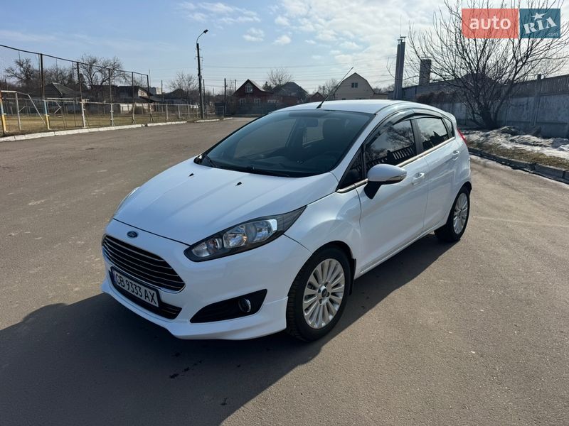 Хэтчбек Ford Fiesta 2015 в Прилуках