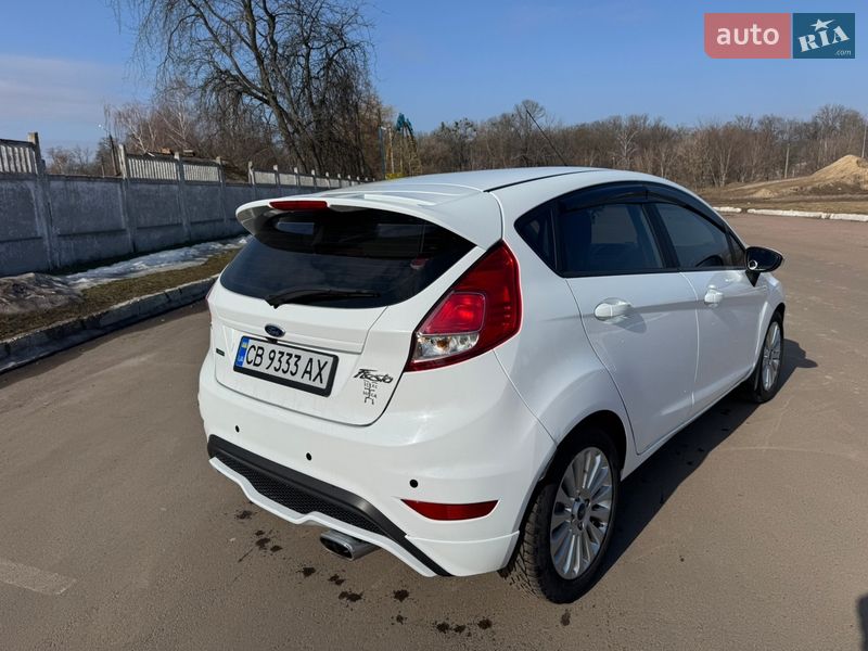 Хэтчбек Ford Fiesta 2015 в Прилуках