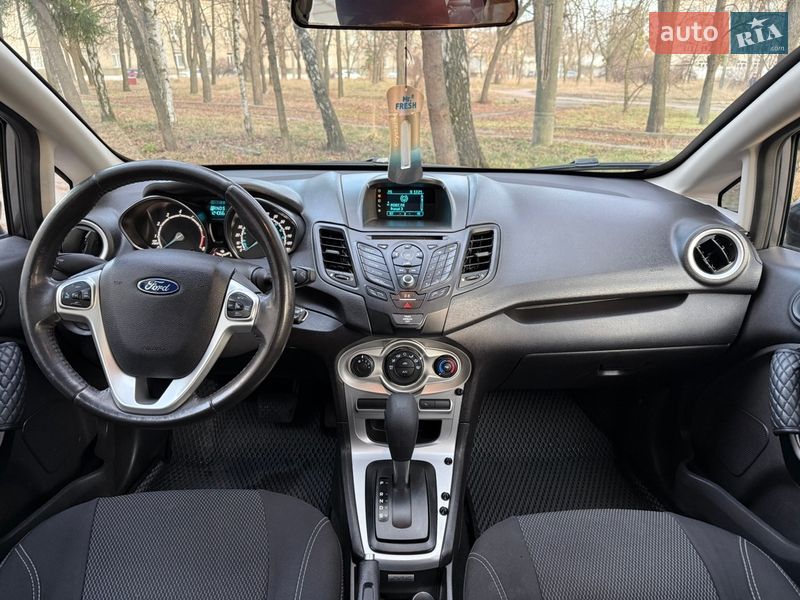 Седан Ford Fiesta 2015 в Киеве