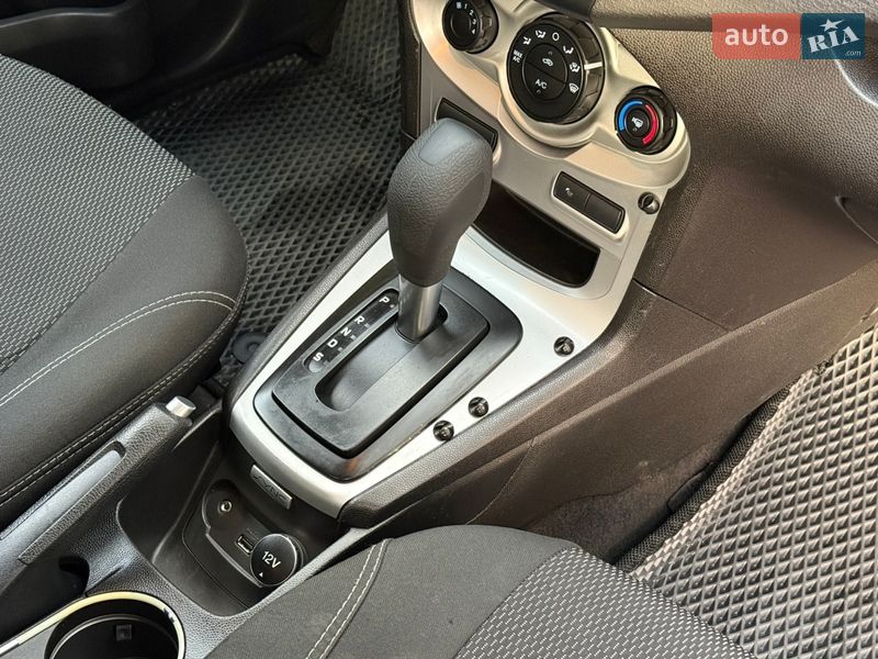 Седан Ford Fiesta 2015 в Киеве