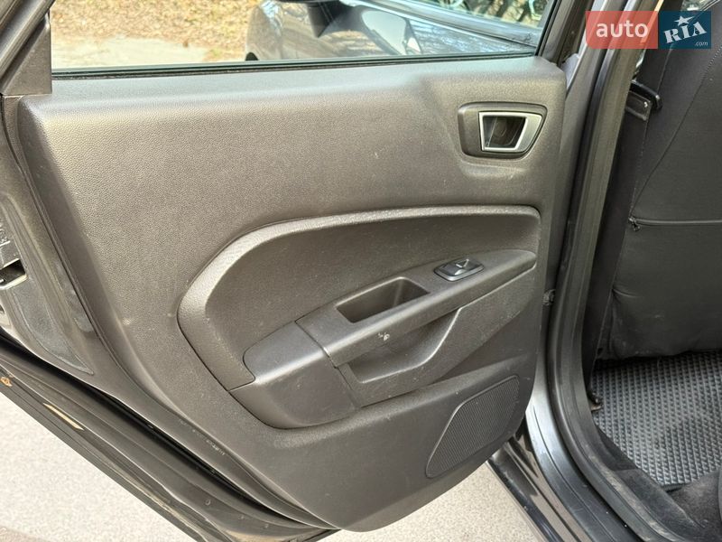 Седан Ford Fiesta 2015 в Киеве