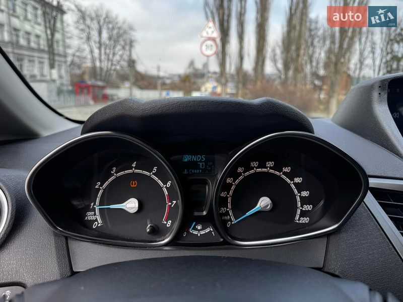 Хетчбек Ford Fiesta 2016 в Києві