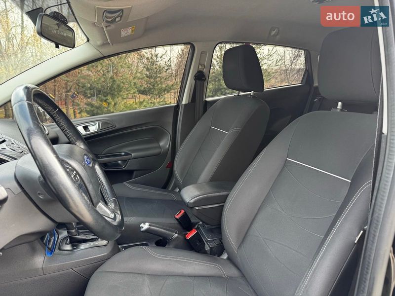 Хетчбек Ford Fiesta 2016 в Києві