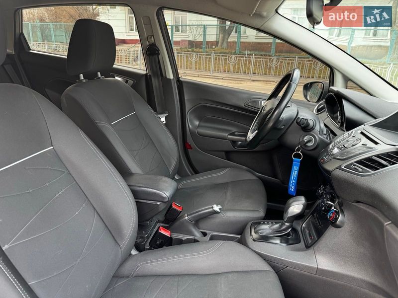 Хетчбек Ford Fiesta 2016 в Києві