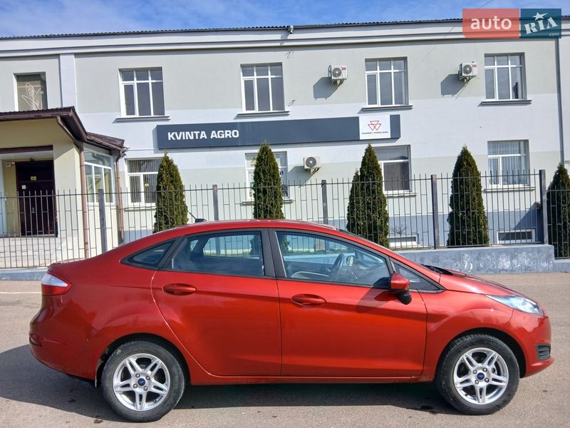 Седан Ford Fiesta 2018 в Первомайську