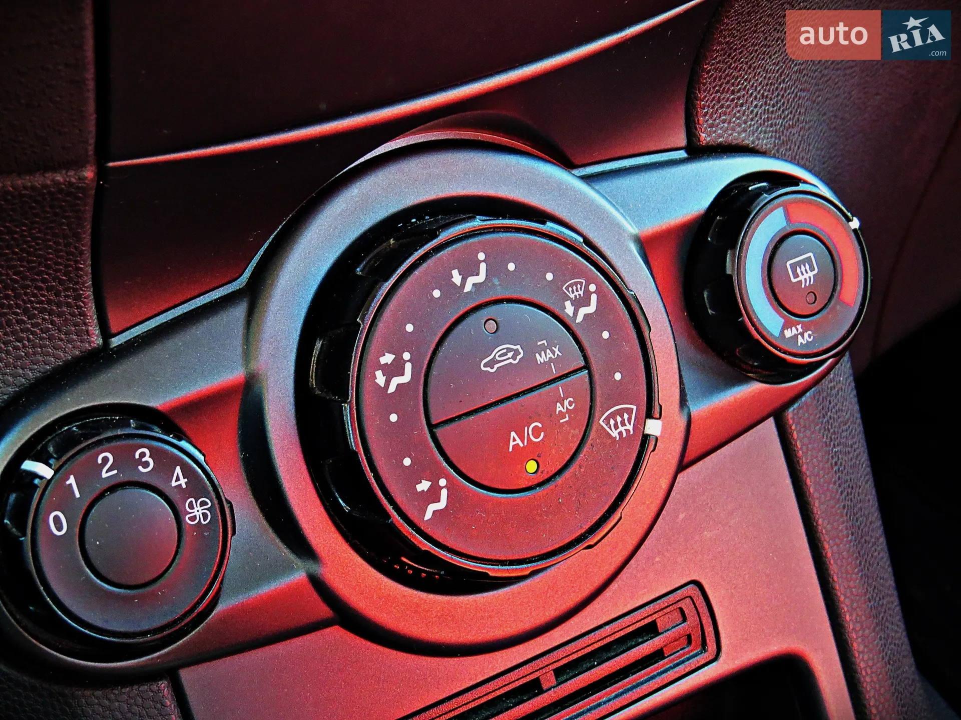 2013 Ford Fiesta - мініатюра 11