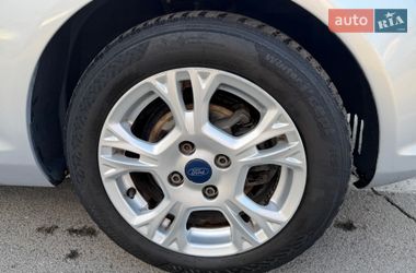 Хэтчбек Ford Fiesta 2015 в Киеве