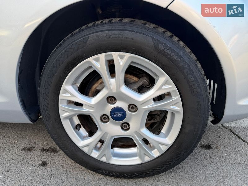 Хэтчбек Ford Fiesta 2015 в Киеве