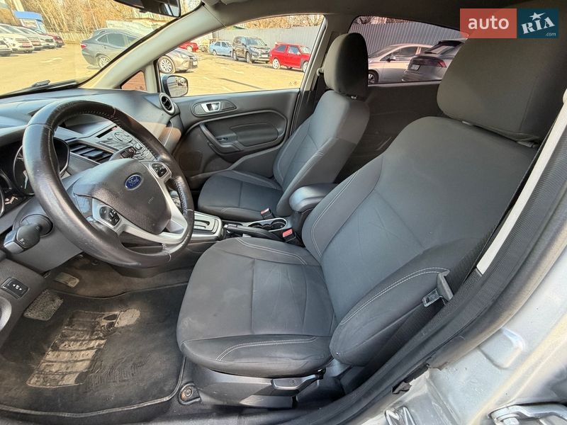 Хэтчбек Ford Fiesta 2015 в Киеве
