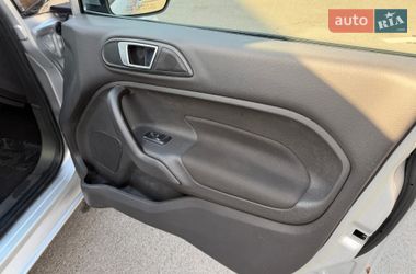Хэтчбек Ford Fiesta 2015 в Киеве