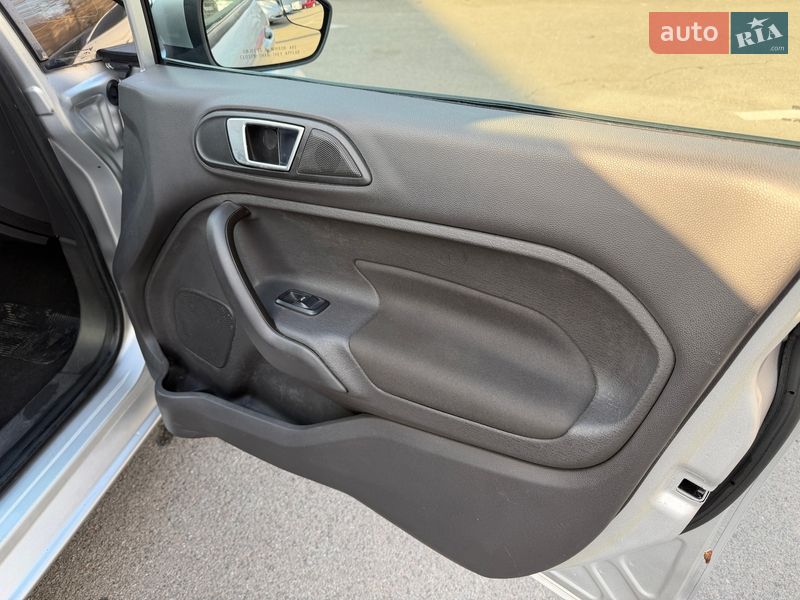 Хэтчбек Ford Fiesta 2015 в Киеве