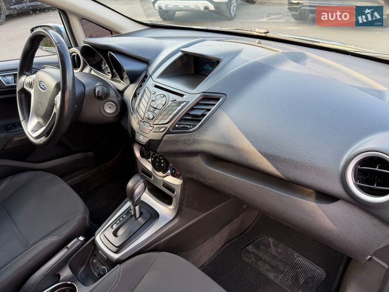 Хэтчбек Ford Fiesta 2015 в Киеве