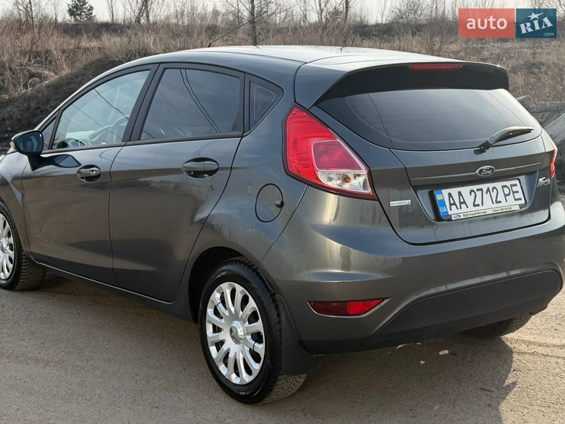 Хэтчбек Ford Fiesta 2016 в Киеве