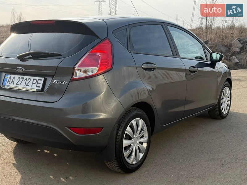 Хэтчбек Ford Fiesta 2016 в Киеве