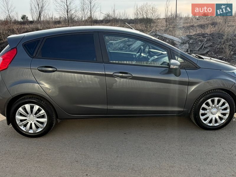 Хэтчбек Ford Fiesta 2016 в Киеве