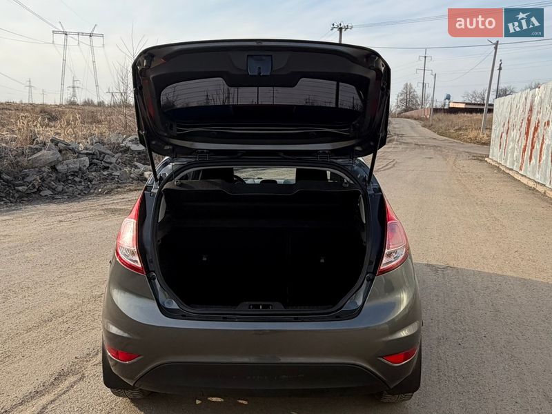 Хэтчбек Ford Fiesta 2016 в Киеве