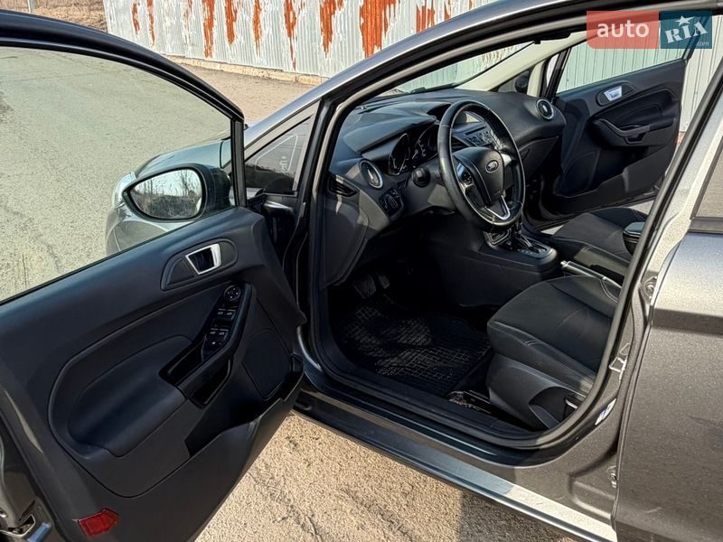 Хэтчбек Ford Fiesta 2016 в Киеве