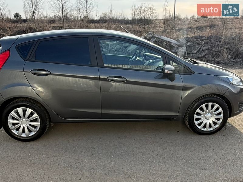 Хэтчбек Ford Fiesta 2016 в Киеве