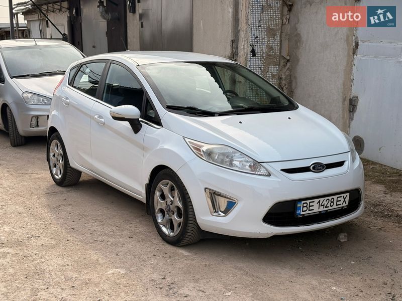 Хэтчбек Ford Fiesta 2012 в Южноукраинске