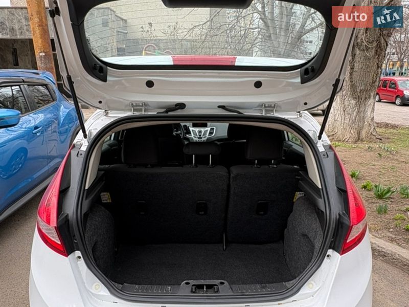Хэтчбек Ford Fiesta 2012 в Южноукраинске