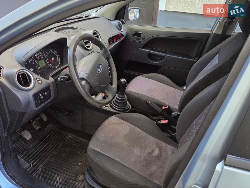 Хэтчбек Ford Fiesta 2006 в Львове