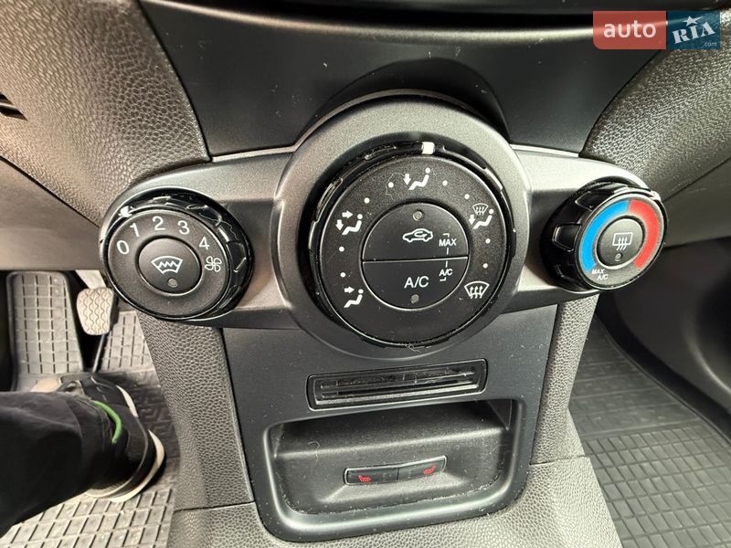 Хэтчбек Ford Fiesta 2014 в Киеве фото 15 Хэтчбек Ford Fiesta 2014 в Киеве