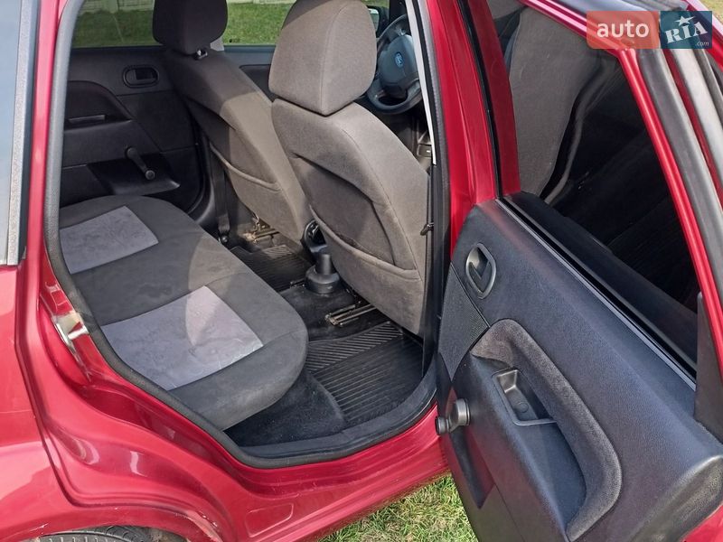Хетчбек Ford Fiesta 2006 в Дубні