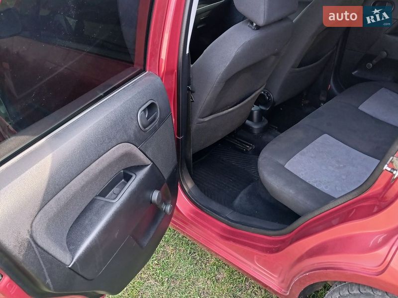 Хетчбек Ford Fiesta 2006 в Дубні