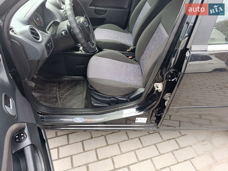 Хэтчбек Ford Fiesta 2006 в Запорожье