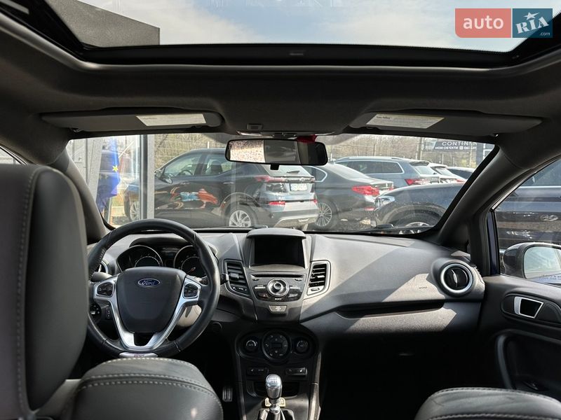 Хэтчбек Ford Fiesta 2015 в Львове