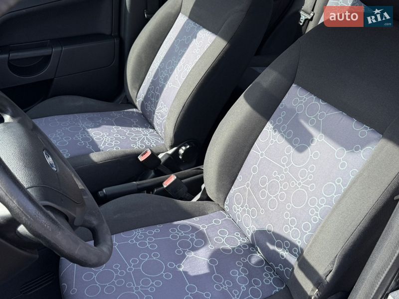Хэтчбек Ford Fiesta 2006 в Луцке фото 8 Хэтчбек Ford Fiesta 2006 в Луцке