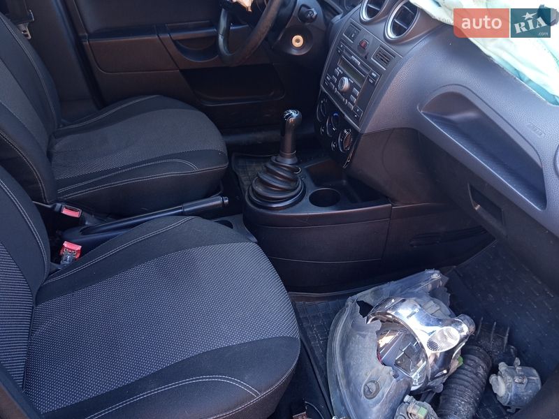 Хетчбек Ford Fiesta 2008 в Полтаві фото 5 Хетчбек Ford Fiesta 2008 в Полтаві