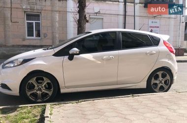 Хэтчбек Ford Fiesta 2016 в Стрые