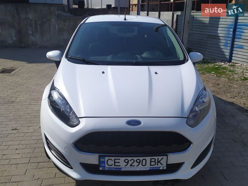 Хетчбек Ford Fiesta 2016 в Чернівцях